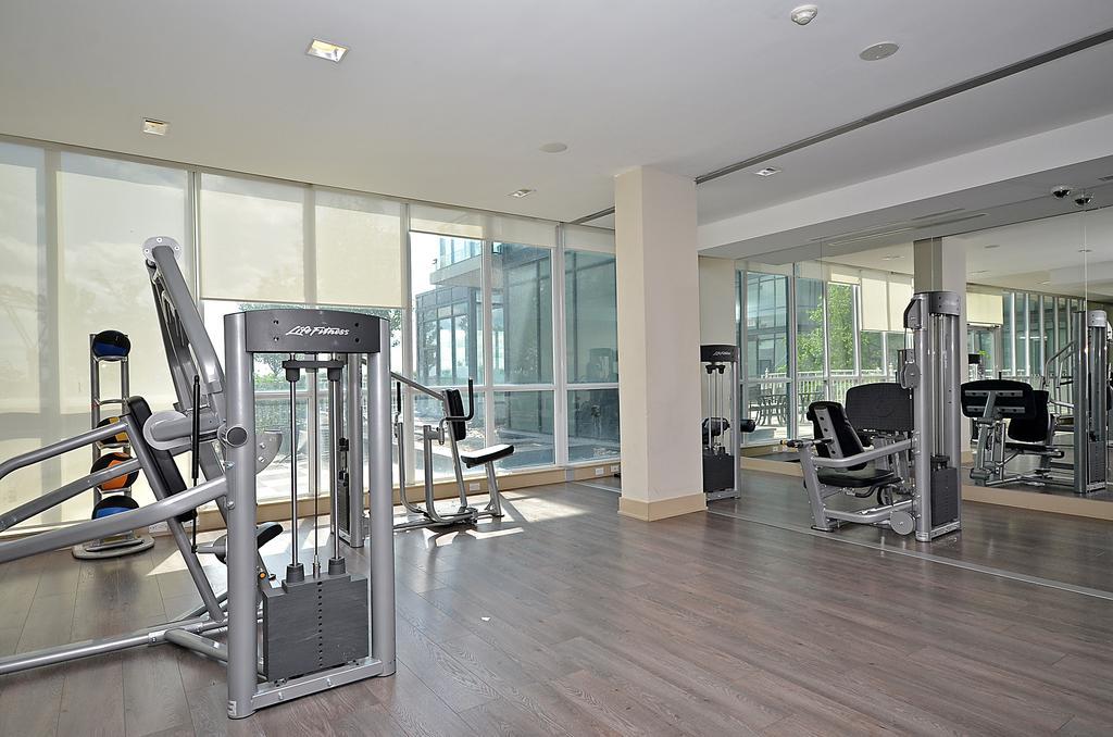 Royal Stays Furnished Apartments - Square One Μισισάουγκα Εξωτερικό φωτογραφία