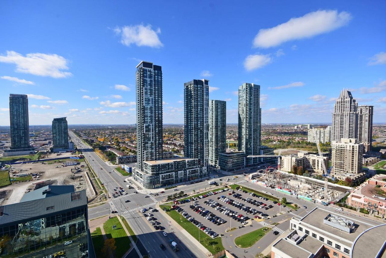 Royal Stays Furnished Apartments - Square One Μισισάουγκα Εξωτερικό φωτογραφία
