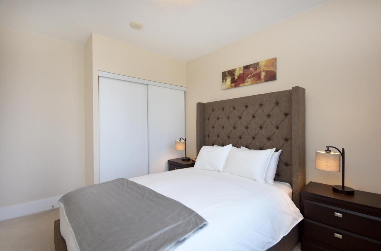 Royal Stays Furnished Apartments - Square One Μισισάουγκα Εξωτερικό φωτογραφία