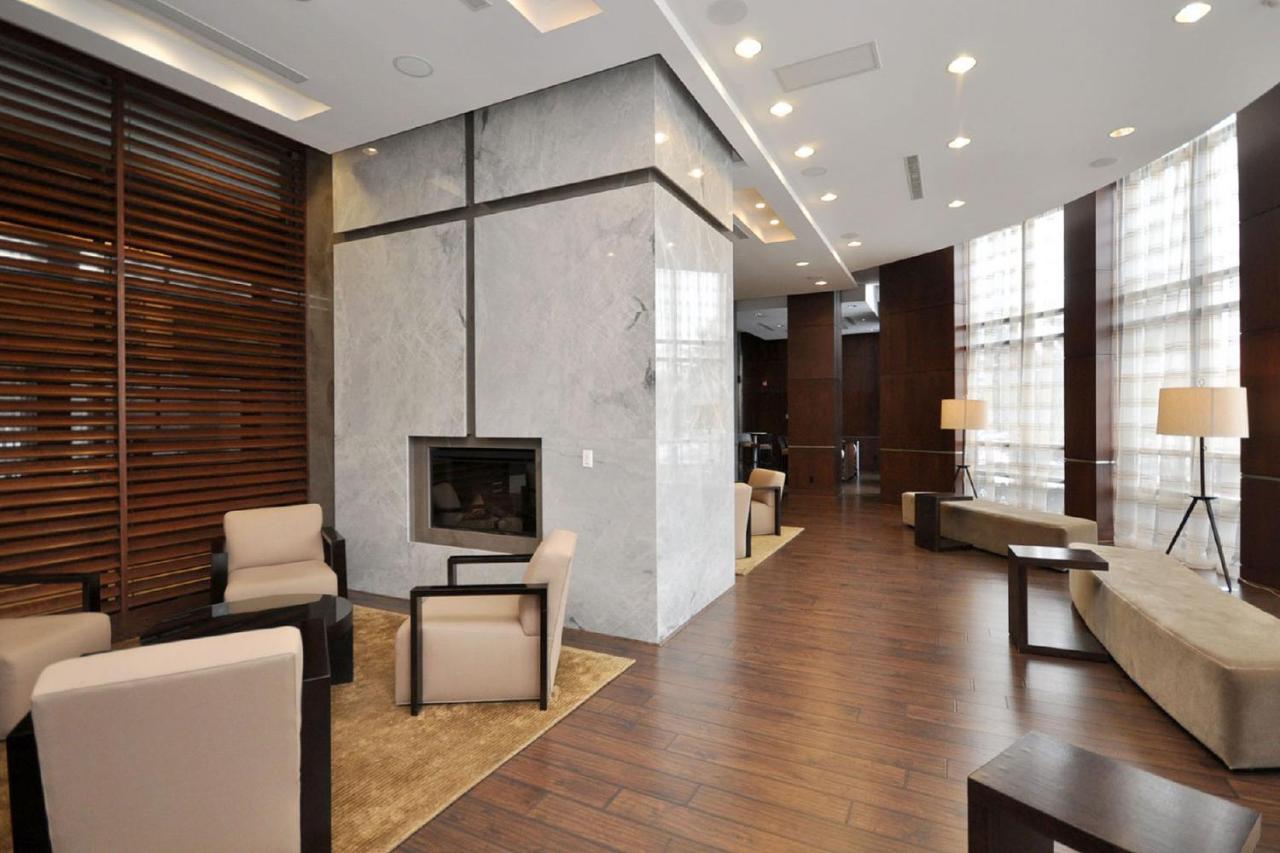 Royal Stays Furnished Apartments - Square One Μισισάουγκα Εξωτερικό φωτογραφία