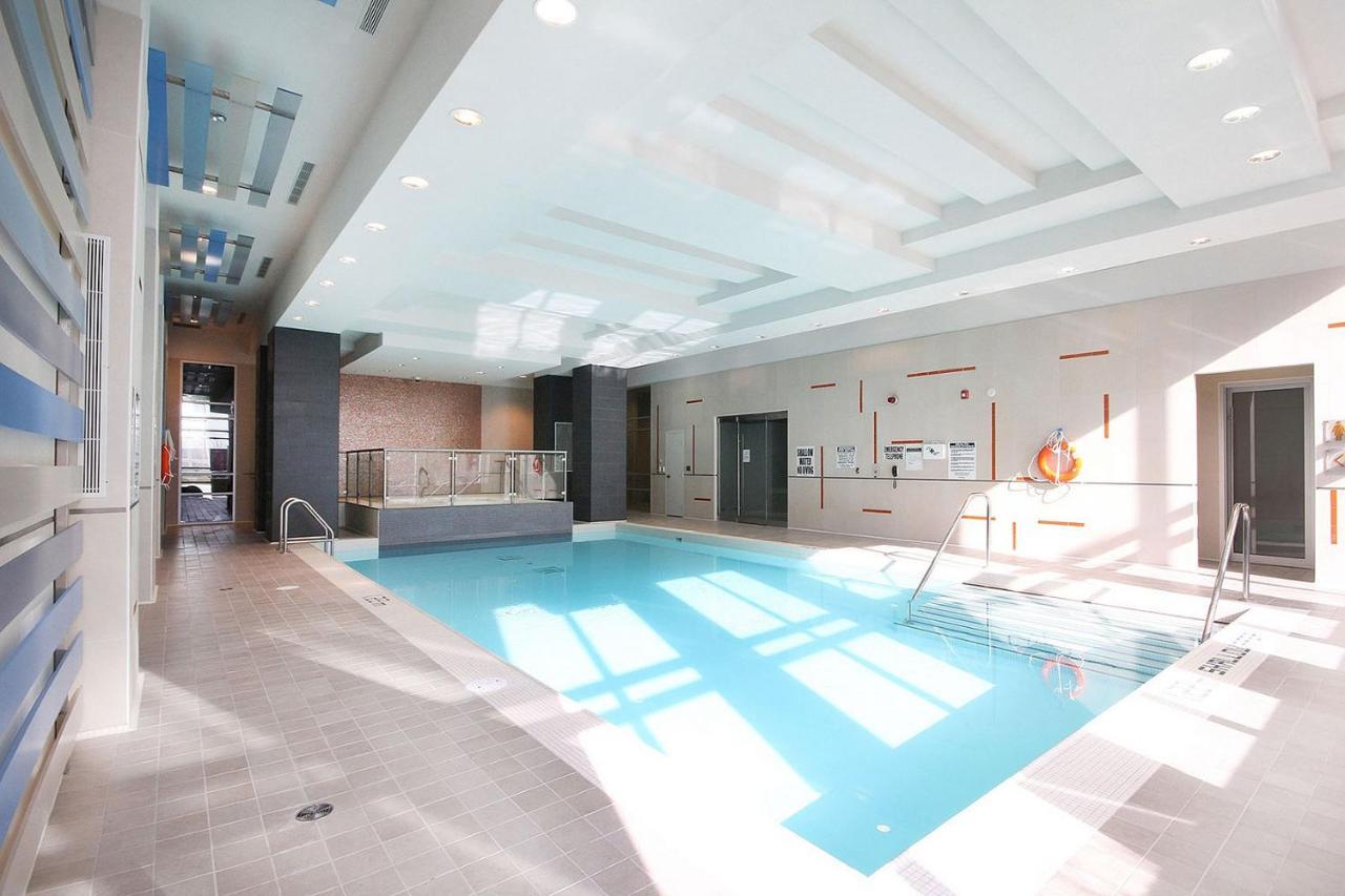 Royal Stays Furnished Apartments - Square One Μισισάουγκα Εξωτερικό φωτογραφία