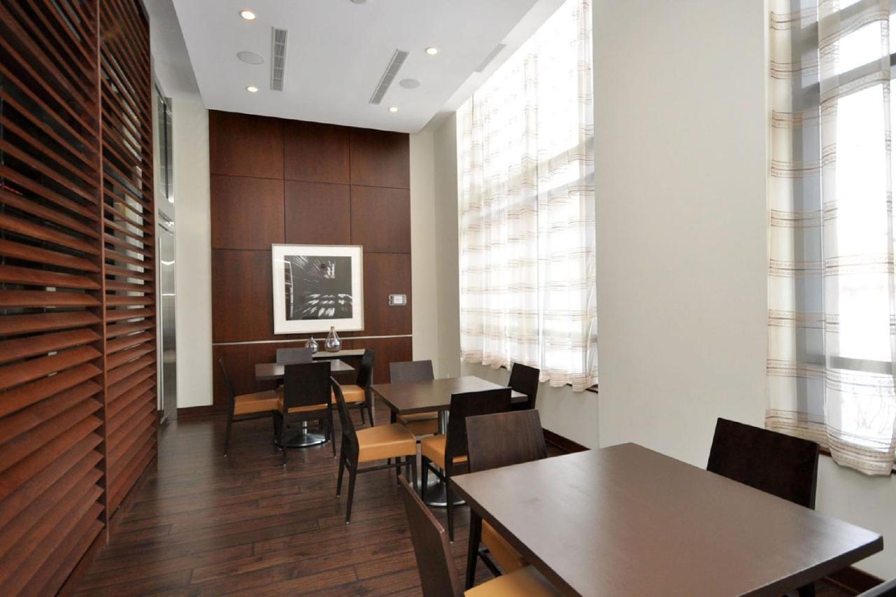Royal Stays Furnished Apartments - Square One Μισισάουγκα Εξωτερικό φωτογραφία