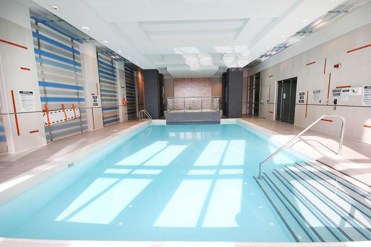 Royal Stays Furnished Apartments - Square One Μισισάουγκα Εξωτερικό φωτογραφία