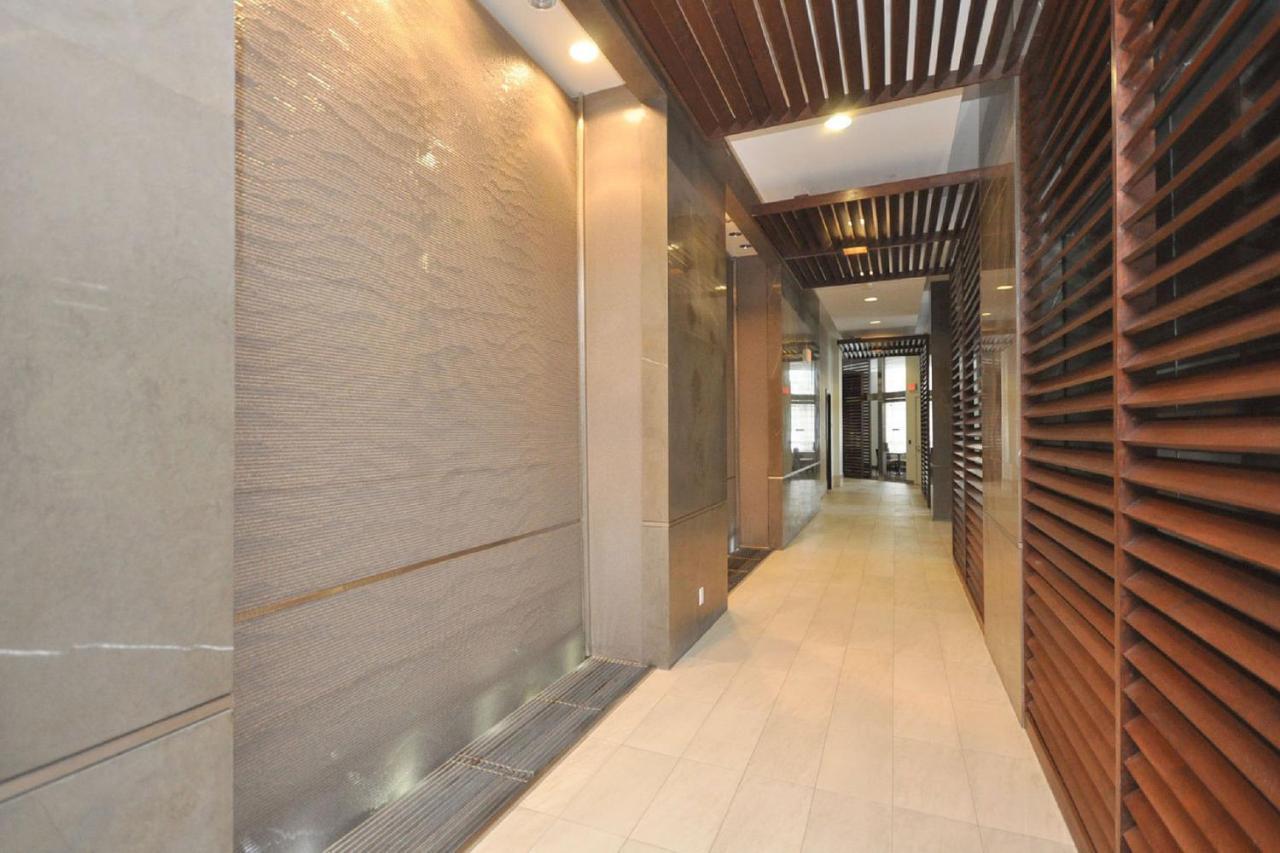Royal Stays Furnished Apartments - Square One Μισισάουγκα Εξωτερικό φωτογραφία