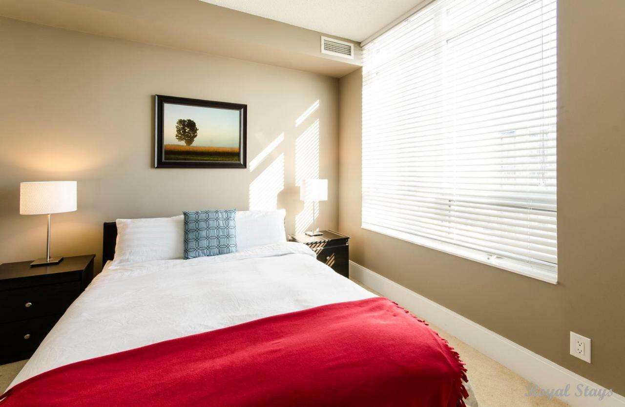 Royal Stays Furnished Apartments - Square One Μισισάουγκα Εξωτερικό φωτογραφία